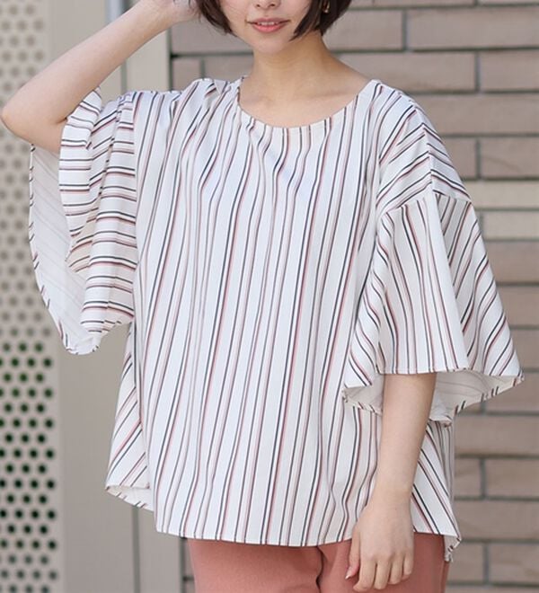A HAPPY MARILYN（アハッピーマリリン）の「【Ｌ～６Ｌ／選べる丈】チラ見え防止！半袖フレアートップス（ブラウス）」｜ボルドーストライプ