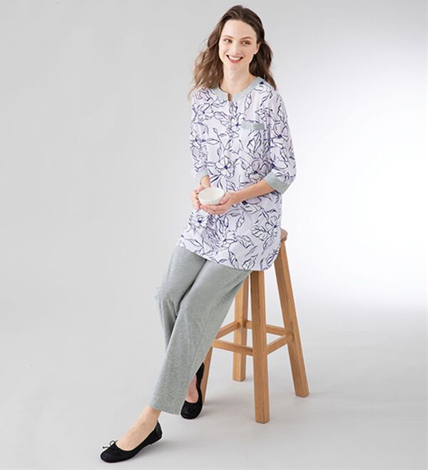 「【２着組】旅行にピッタリ！上品花柄パジャマ（パジャマ・ルームウェア）」｜詳細画像