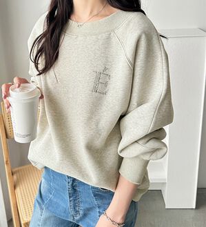 GeeRA（ジーラ）の「ビジューワッペンボートネックスウェット（カットソー）」｜詳細画像