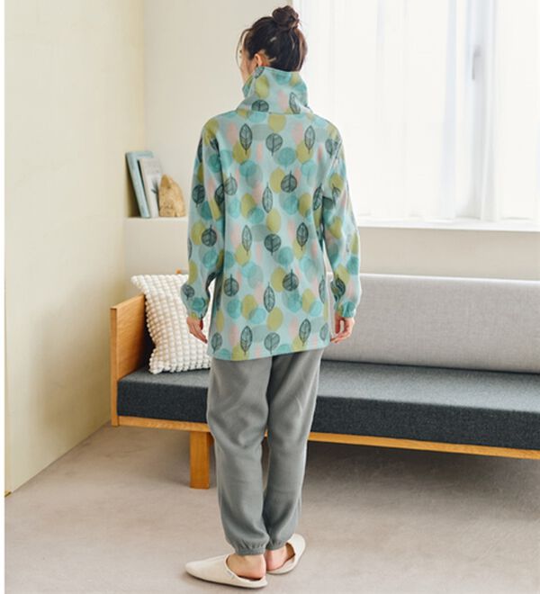 LAVIENNE（ラヴィエンヌ）の「【首元までぬくぬく】ソフトでかるぽかフリースハイネックパジャマ（パジャマ・ルームウェア）」｜詳細画像