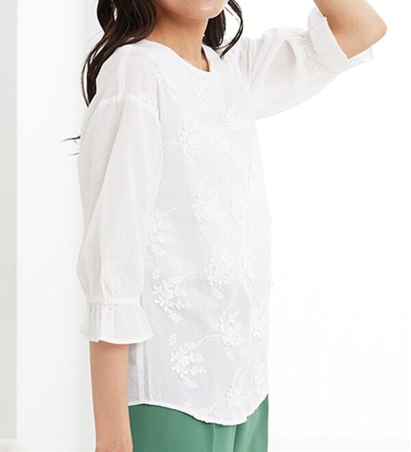 BELLUNA（ベルーナ）の「【店舗・ネット限定】モチーフレース使い袖ギャザーブラウス（ブラウス）」｜詳細画像