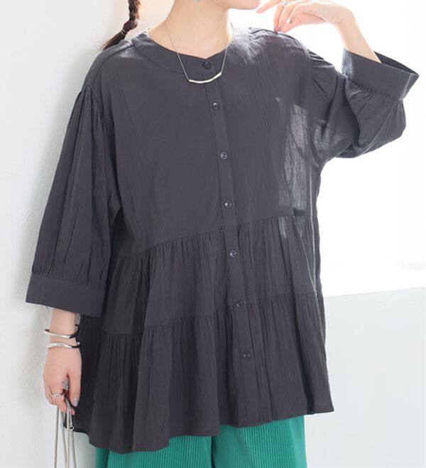 A HAPPY MARILYN（アハッピーマリリン）の「【Ｌ～６Ｌ】【風通るプレミアム】綿・楊柳七分袖ティアードブラウス（ブラウス）」｜チャコール