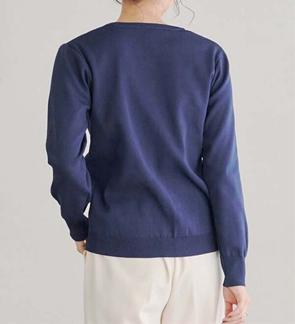 Pierrot（ピエロ）の「上品見えスポンジニットゴールドボタンカーディガン（ニットカーディガン）」｜詳細画像