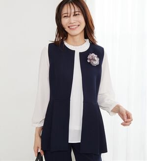 BELLUNA（ベルーナ）の「＜Ｃ／Ｓ＞ノーカラーペプラムジレ（ベスト）」｜ネイビー