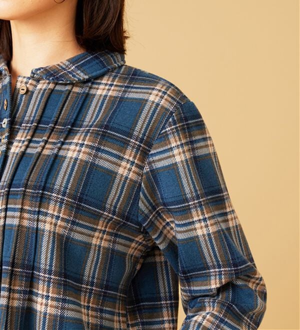 BELLUNA（ベルーナ）の「【ふわふわ裏ファー】パチパチしにくい裏ファーオーバーブラウス（ブラウス）」｜詳細画像