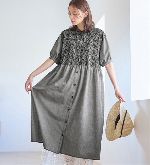 Viola e Viola（ヴィオラ エ ヴィオラ）の「サークル刺しゅう５分袖シャツワンピース（シャツワンピース）」｜ブラックピンチェック