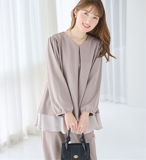 alotta（アロッタ）の「【２点セット】洗えるシフォンレイヤードセットアップ（ワンピースセットスーツ）」｜グレージュ