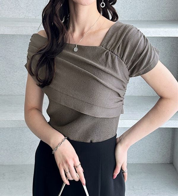 GeeRA（ジーラ）の「ドレープデザイン２ＷＡＹネックニット（ニット・セーター）」｜詳細画像