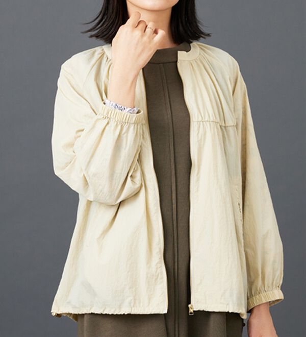 BELLUNA（ベルーナ）の「シアー素材ギャザーデザインブルゾン（ブルゾン）」｜詳細画像