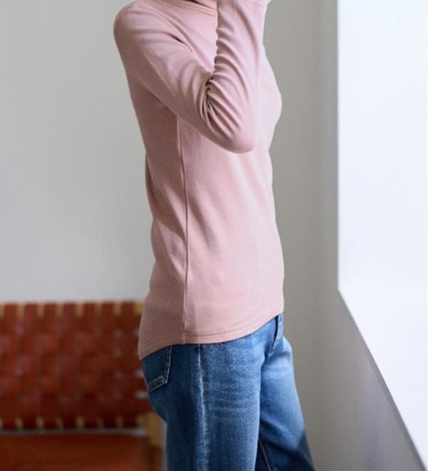 LAVIENNE（ラヴィエンヌ）の「【医師オススメ】綿１００％吸湿発熱あったかインナー　タートルネックインナー長袖（肌着・インナーウェア）」｜詳細画像