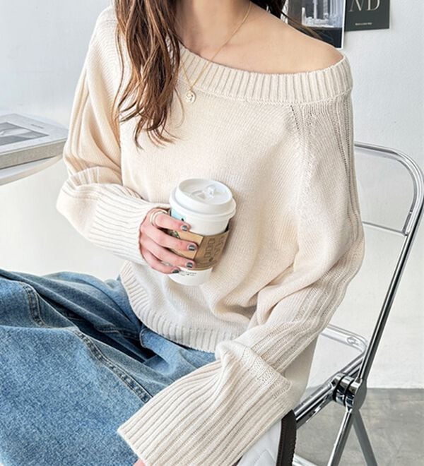 GeeRA（ジーラ）の「ショート丈オフショルニット（ニット・セーター）」｜詳細画像