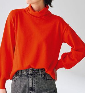 VINNO（ヴィノ）の「吸湿発熱ゆるタートルニット（ニット・セーター）」｜詳細画像