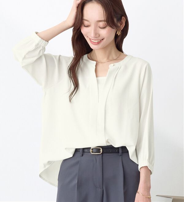 Viola e Viola（ヴィオラ エ ヴィオラ）の「さらさらＥＡＳＹ　２ＷＡＹ衿デザインブラウス（ブラウス）」｜オフホワイト