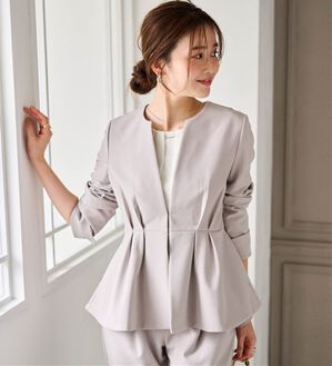 RANAN（ラナン）の「ノーカラーペプラムパンツスーツ（パンツスーツ）」｜グレージュ