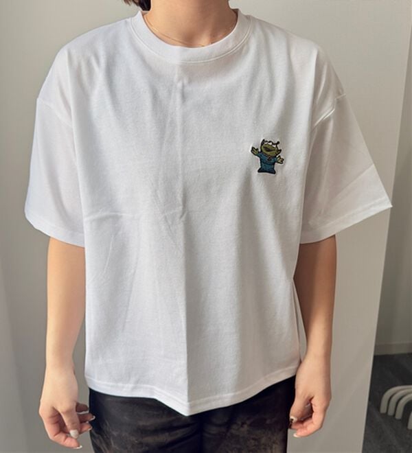 BELLUNA（ベルーナ）の「＜Disney＞【エイリアン】胸元刺しゅうボックスシルエットTシャツ（Tシャツ）」｜詳細画像