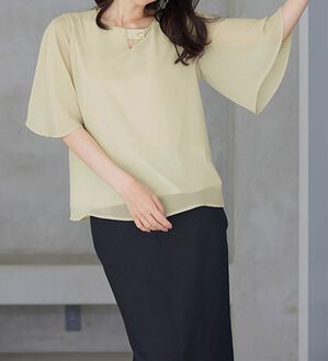 RANAN（ラナン）の「【ひんやり】フレアー袖シフォンブラウス（ブラウス）」｜ベージュ