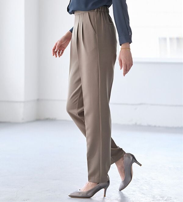 BELLUNA（ベルーナ）の「すっきり美脚タックテーパードパンツ（フルレングスパンツ）」｜詳細画像