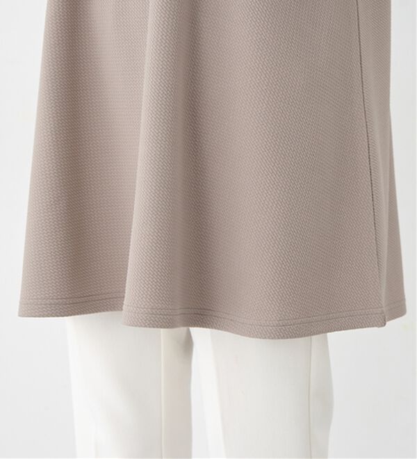 alotta（アロッタ）の「シワになりにくい！柔らかエンボス素材フレアーロングチュニックＴシャツ（チュニック）」｜詳細画像