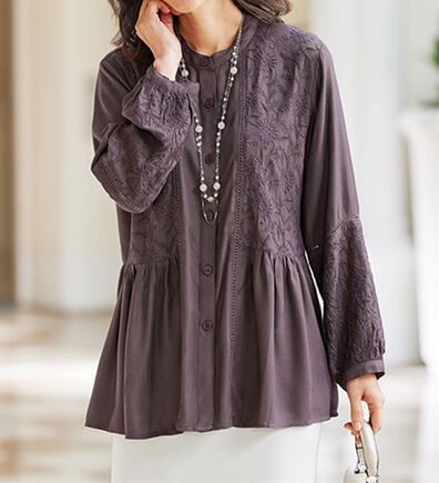 BELLUNA（ベルーナ）の「刺しゅう使い切替デザインブラウス（ブラウス）」