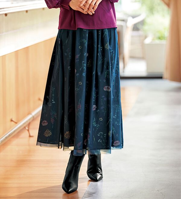 BELLUNA（ベルーナ）の「花柄プリントチュール重ねスカート（ロングスカート）」｜ネイビー系