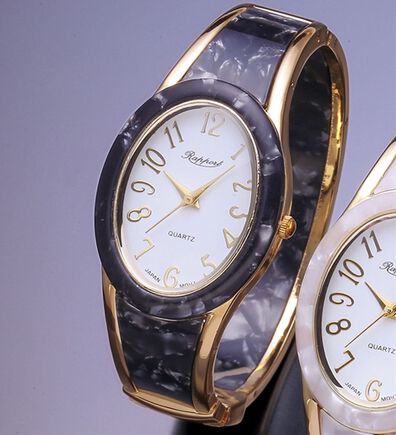 「着脱簡単文字が大きいブレスレットウォッチ（腕時計）」