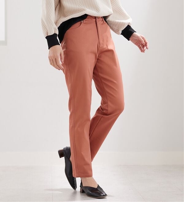 BELLUNA（ベルーナ）の「サラリ快適！蓄熱綿サテンストレッチカラーパンツ（フルレングスパンツ）」｜詳細画像