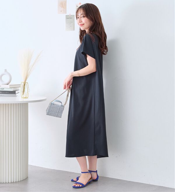 alotta（アロッタ）の「【４つの機能付】ひんやりフロントタックＶネックゆるワンピース（カットソーワンピース）」｜詳細画像