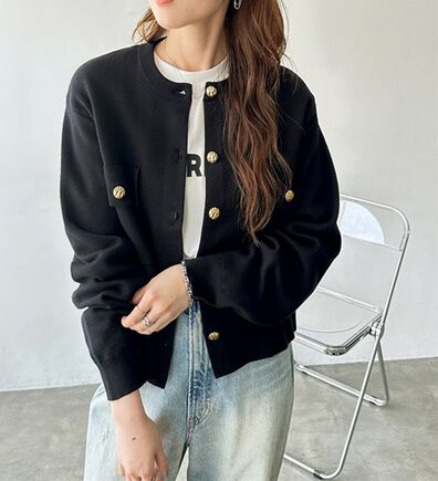 GeeRA（ジーラ）の「ロングシーズン使える！ゴールド調ボタンニットカーデ（ニットカーディガン）」