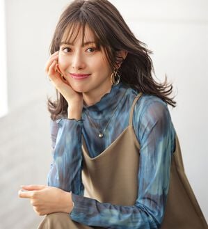 BELLUNA（ベルーナ）の「【重ね着インナー】シアー素材ハイネックインナープルオーバー（カットソー）」｜詳細画像