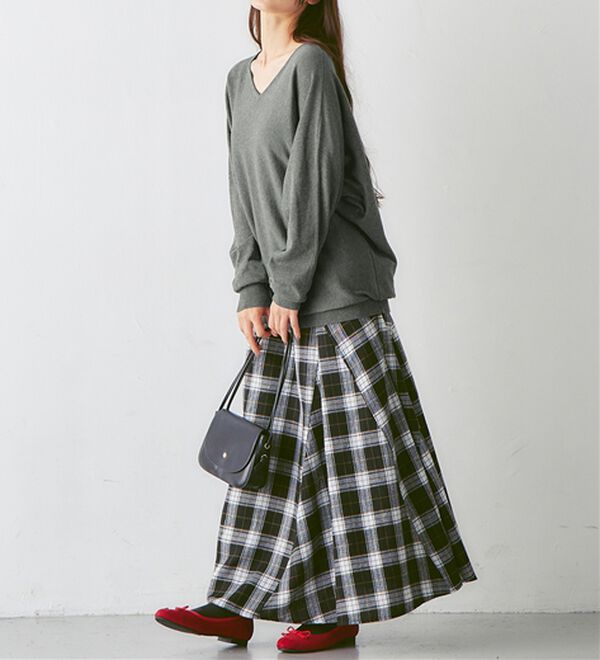 Viola e Viola（ヴィオラ エ ヴィオラ）の「【静電気防止】綿１００％Ｖネックドルマンセーター＜Ｍ～４Ｌ＞（ニット・セーター）」｜詳細画像