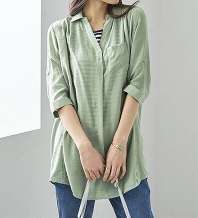 BELLUNA（ベルーナ）の「スラブ素材裾ボタン使いシャツアンサンブル（アンサンブル）」