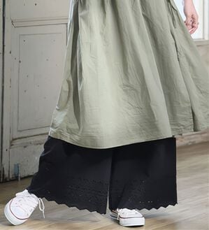 A HAPPY MARILYN（アハッピーマリリン）の「【３丈から選べる】脱！股ずれ宣言！裾レースぺチパンツ（肌着・インナーウェア）」｜サークル花柄／ブラック