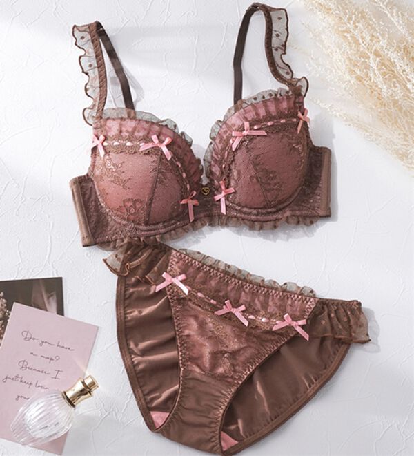 YU'NOW（ユナウ）の「ぷるるん谷間のノンワイヤーブラ＆ショーツ（ブラジャー＆ショーツセット）」｜ブラウン系その他