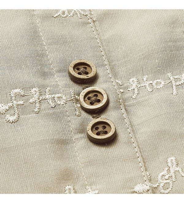 BELLUNA（ベルーナ）の「英字刺しゅうゆったりシャツブラウス（シャツ）」｜詳細画像