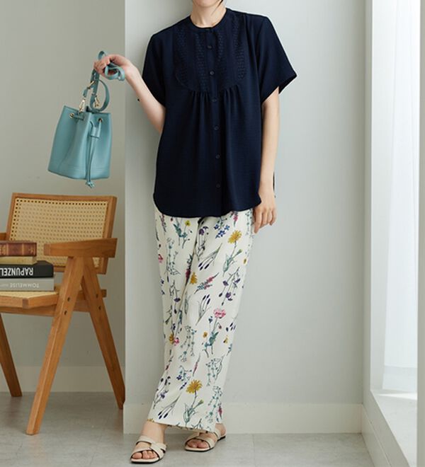 BELLUNA（ベルーナ）の「【2つの機能付き】お手入れ楽々！レース使いシャツチュニック（ブラウス）」｜詳細画像