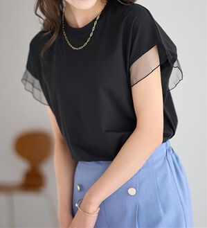 alotta（アロッタ）の「１枚でこなれ感！袖チュールデザイン綿混Ｔシャツ（Tシャツ）」｜ブラック