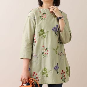 BELLUNA（ベルーナ）の「刺しゅうデザインチュニック（チュニック）」｜セージ系