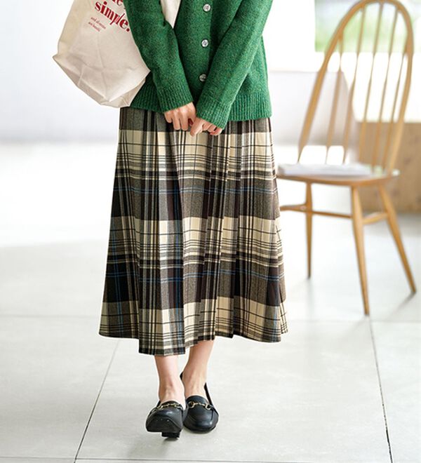 BELLUNA（ベルーナ）の「なめらかウール調タックデザインスカート（ひざ丈スカート）」｜アイボリー系