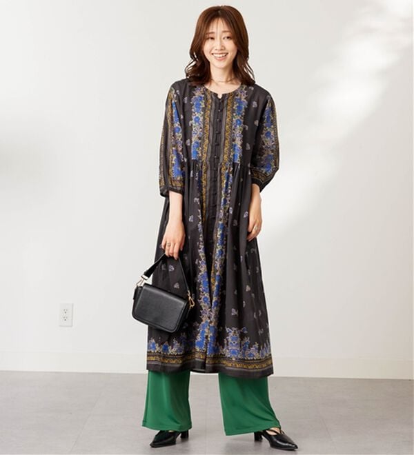 BELLUNA（ベルーナ）の「〈ＩＮＤＩＡ〉花柄プリントワンピース（その他ワンピース）」｜チャコール系