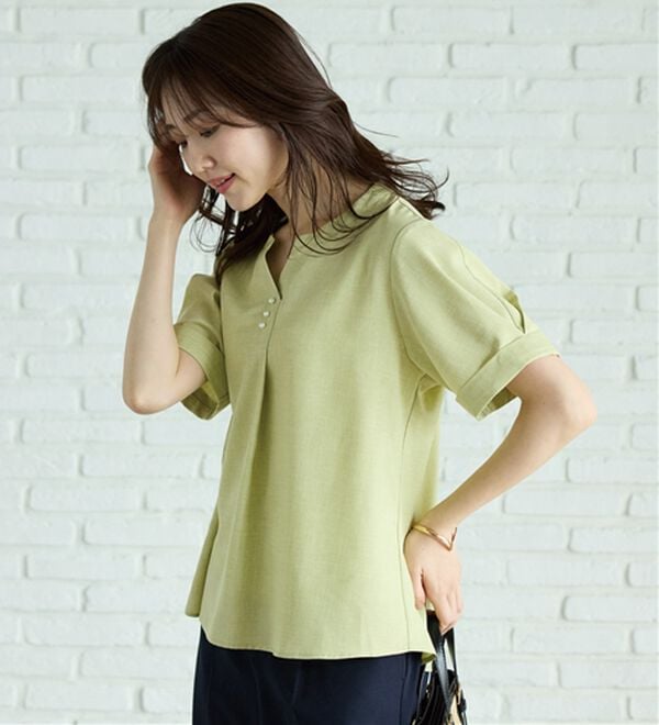 BELLUNA（ベルーナ）の「麻調合繊パール付タックデザインブラウス（ブラウス）」｜ライムグリーン