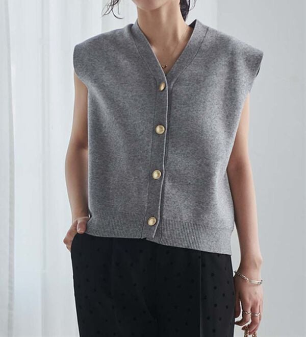 RANAN（ラナン）の「【ムースタッチ】洗える！ゴールド調ボタンニットベスト（ベスト）」｜詳細画像
