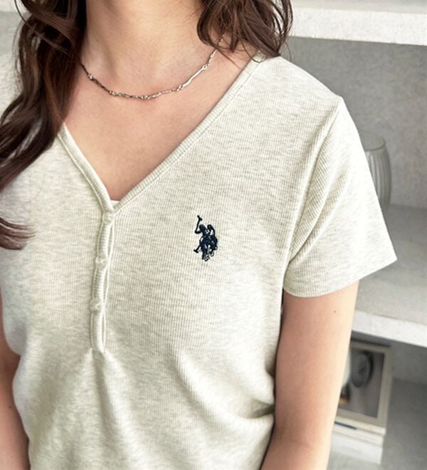 GeeRA（ジーラ）の「【ＵＳ．ＰＯＬＯ．ＡＳＳＮ】接触冷感Vネックヘンリーリブカットソー（カットソー）」｜詳細画像