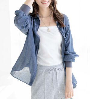 BELLUNA（ベルーナ）の「柔らかシアーデニム素材シャツチュニック（シャツ）」｜ブルー