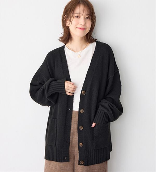 Viola e Viola（ヴィオラ エ ヴィオラ）の「洗えるもちもち　ミドル丈ニットカーデ（ニットカーディガン）」｜ブラック