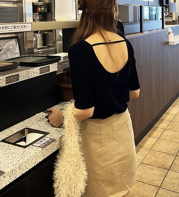 GeeRA（ジーラ）の「ベロアバックオープンカットソー（カットソー）」｜詳細画像