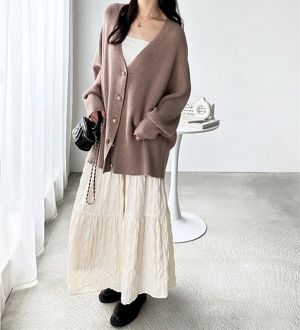 GeeRA（ジーラ）の「畦編みＶネックゴールドボタンカーディガン（その他カーディガン）」｜詳細画像