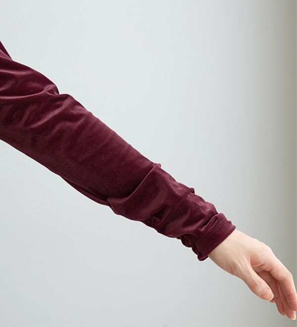 BELLUNA（ベルーナ）の「艶やかシアーベロア袖シャーリングプルオーバー（カットソー）」｜詳細画像