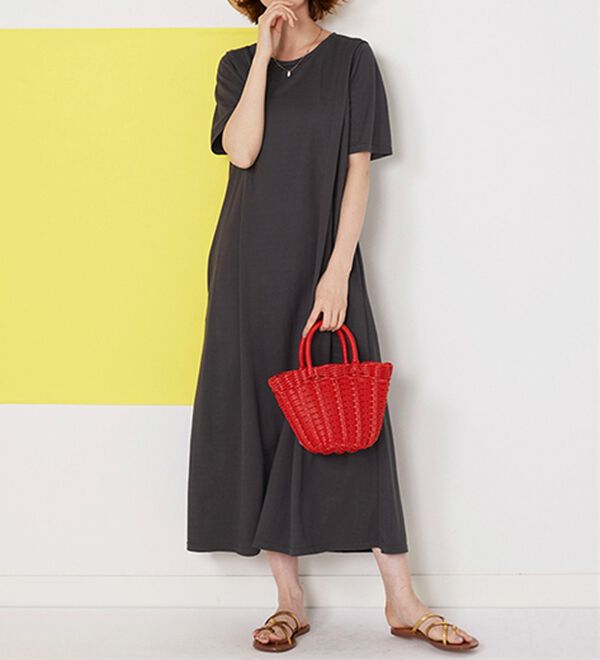 BELLUNA（ベルーナ）の「ヒンヤリ！タック使いかのこワンピース（カットソーワンピース）」｜詳細画像