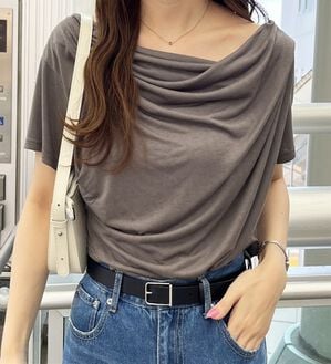 GeeRA（ジーラ）の「スラブシアーオフショルトップス（カットソー）」｜チャコール