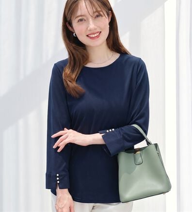alotta（アロッタ）の「【選べる袖丈】柔らか綿混素材パール調ボタンＴシャツ（カットソー）」